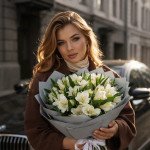 Букет 9 веток белой альстромерии с упаковкой